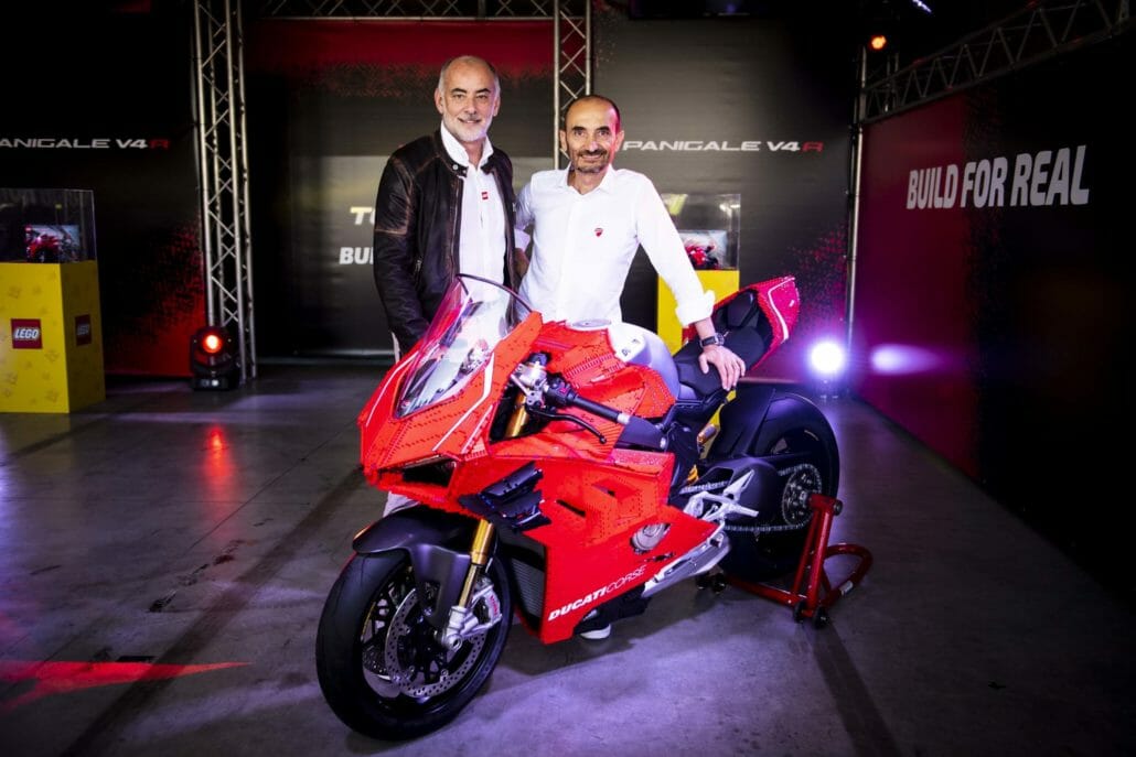 Lego Ducati Panigale V4 R 19