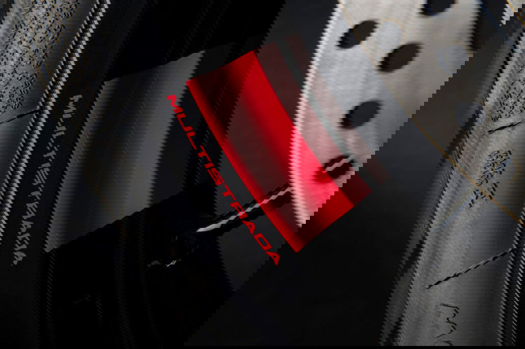 Neue Lackierung für die Ducati Multistrada 950 S 11 DUCATI MULTISRADA950S GPWHITE STUDIO 15 UC176581 High