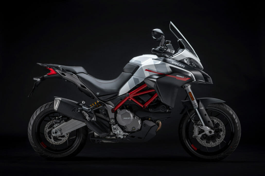 Neue Lackierung für die Ducati Multistrada 950 S 2 DUCATI MULTISRADA950S GPWHITE STUDIO 2 UC176568 High