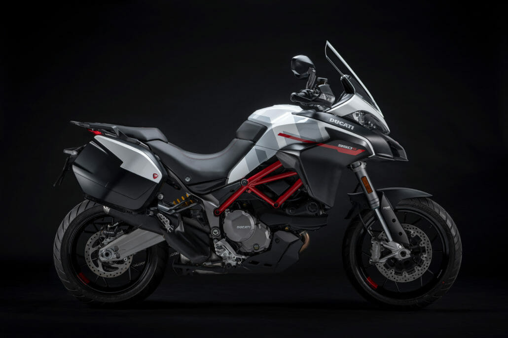 Neue Lackierung für die Ducati Multistrada 950 S 6 DUCATI MULTISRADA950S GPWHITE STUDIO 7 UC176573 High