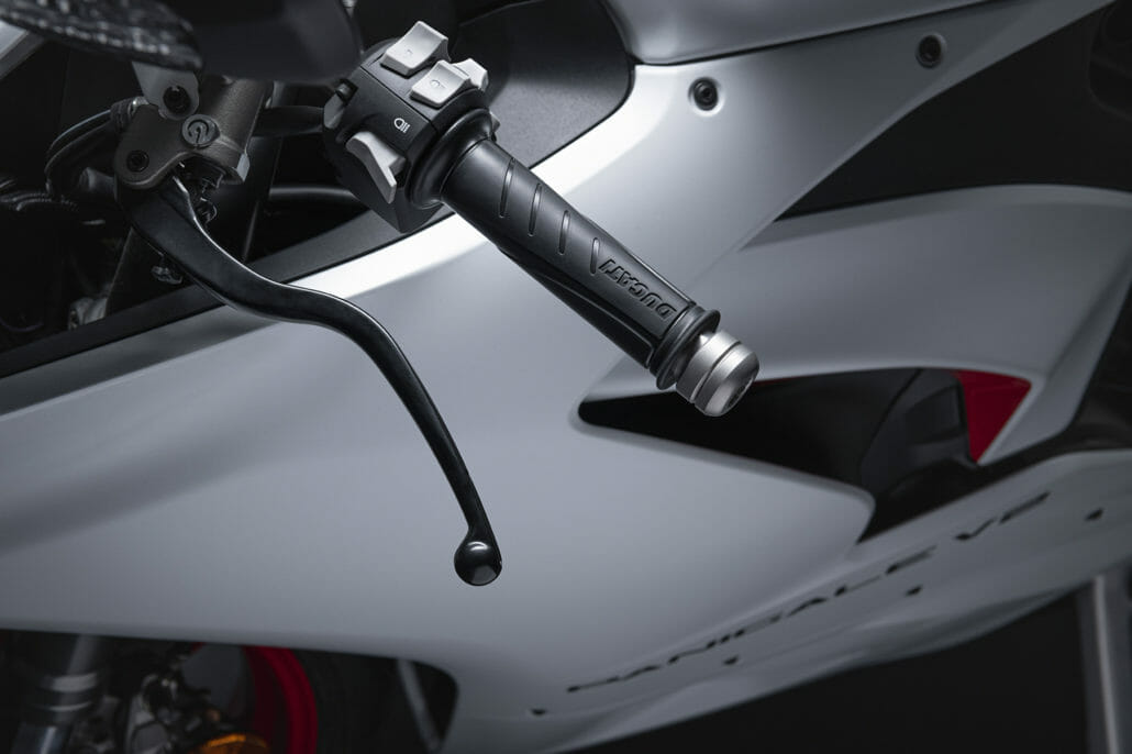 Ducati Panigale V2 White Rosso 19 Ducati Panigale V2 White Rosso 2020 MN APP 21