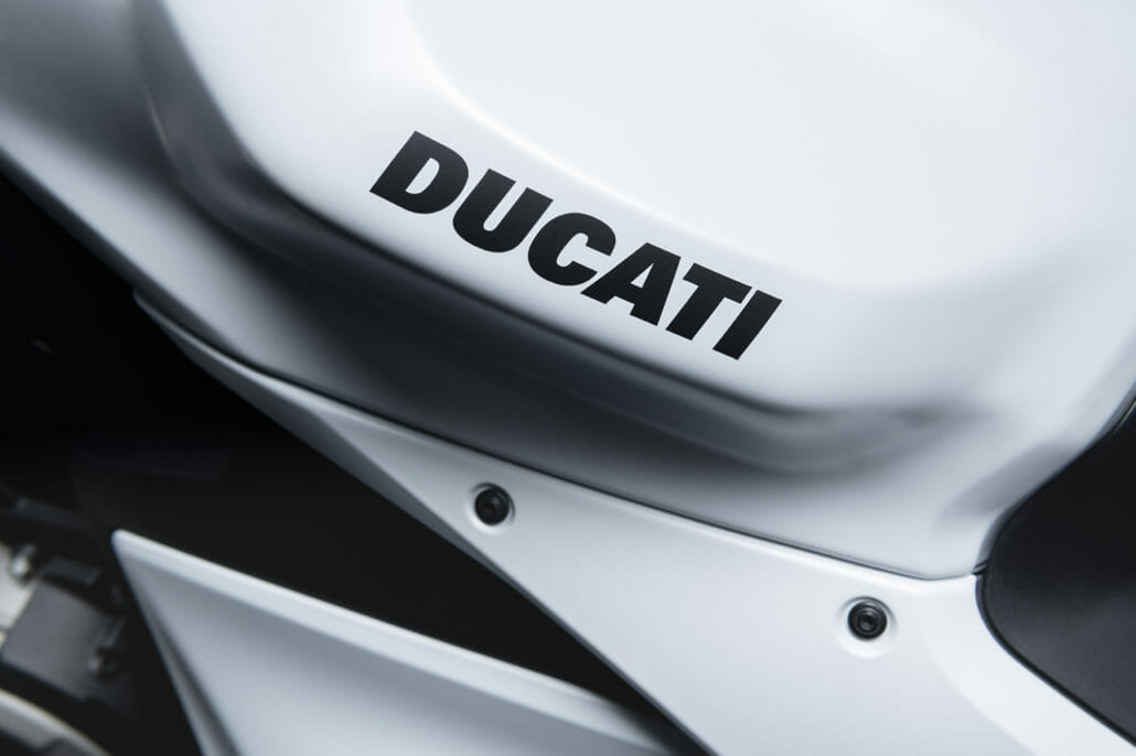 Ducati Panigale V2 White Rosso 20 Ducati Panigale V2 White Rosso 2020 MN APP 22