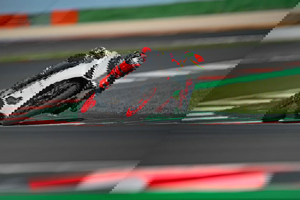 Ducati Panigale V2 White Rosso 25 Ducati Panigale V2 White Rosso 2020 MN APP 43