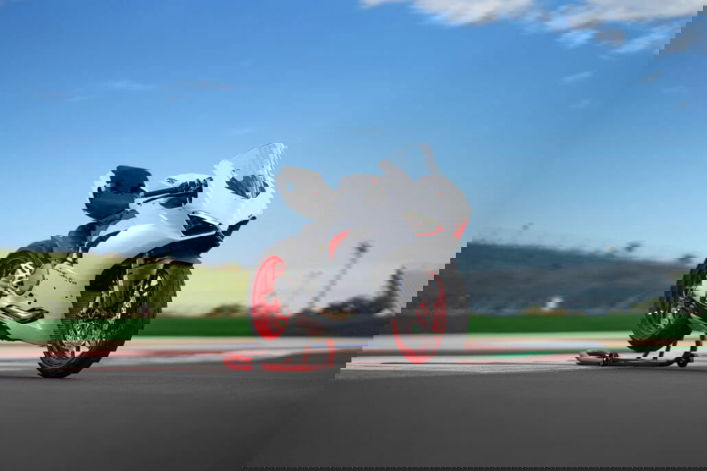 Ducati Panigale V2 White Rosso 27 Ducati Panigale V2 White Rosso 2020 MN APP 57
