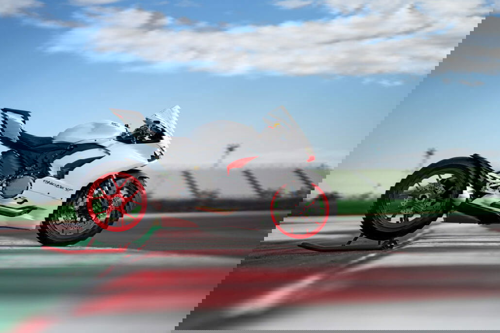 Ducati Panigale V2 White Rosso 28 Ducati Panigale V2 White Rosso 2020 MN APP 59