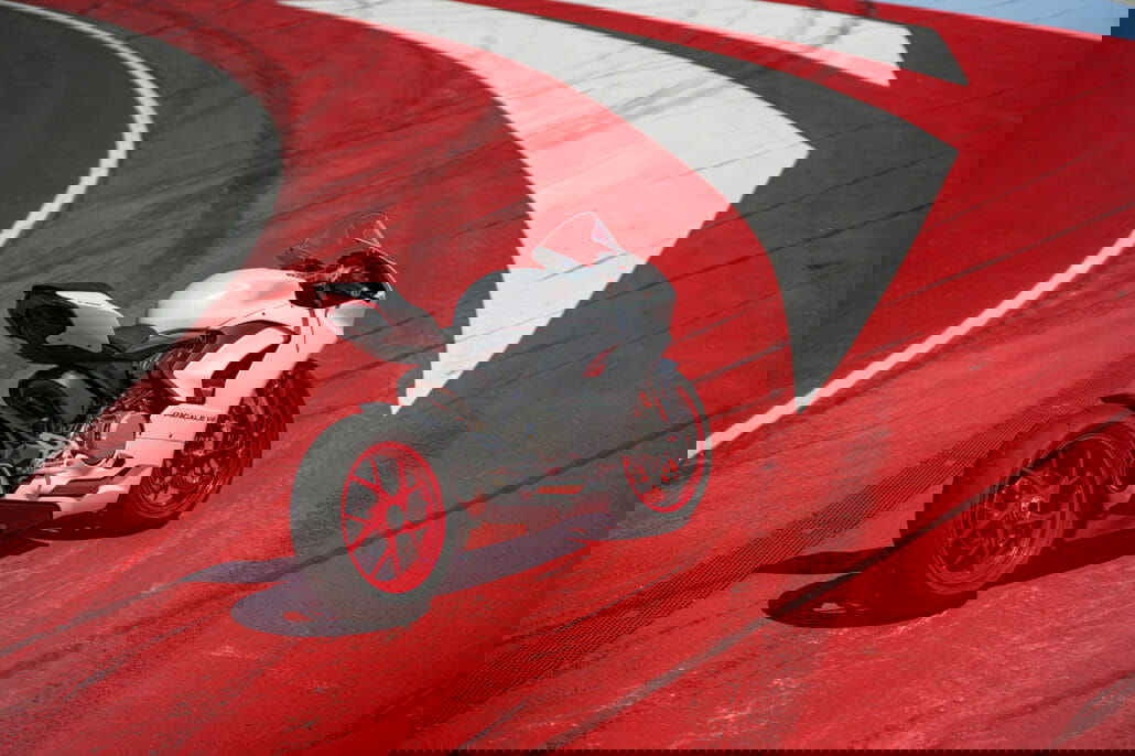 Ducati Panigale V2 White Rosso 29 Ducati Panigale V2 White Rosso 2020 MN APP 60