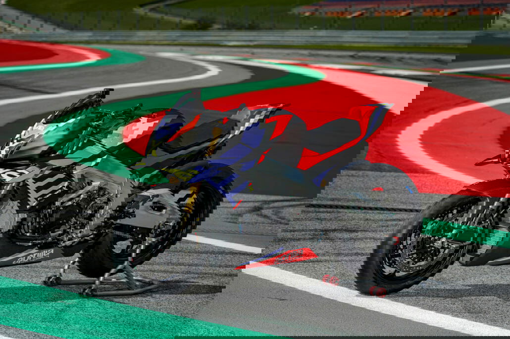 Aprilia Tuono V4 X - extreme and limited race track motorcycle 28 01 aprilia tuono v4 x 1