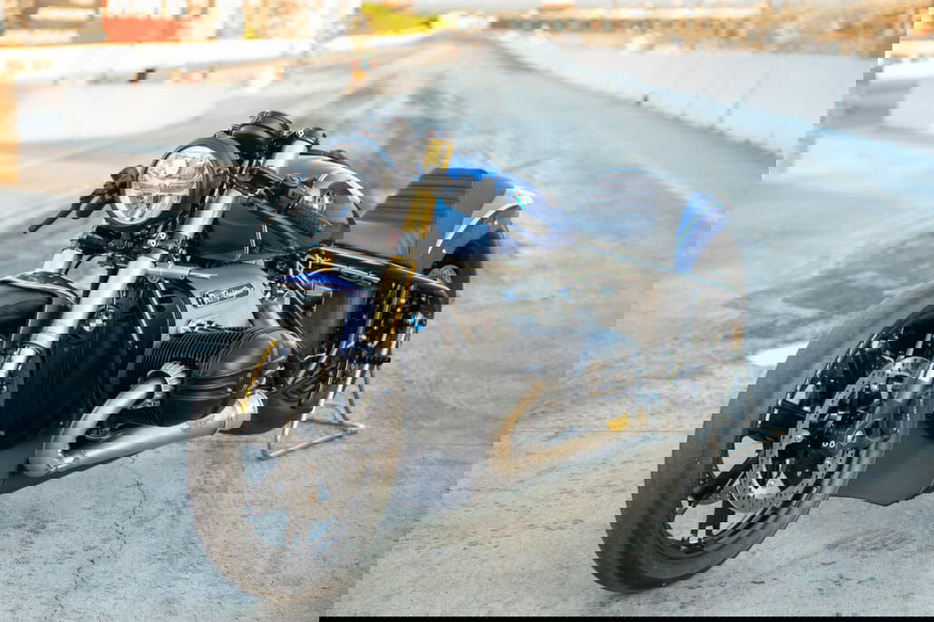 BMW R 18 Dragster from Roland Sands 32 P90394545 highRes