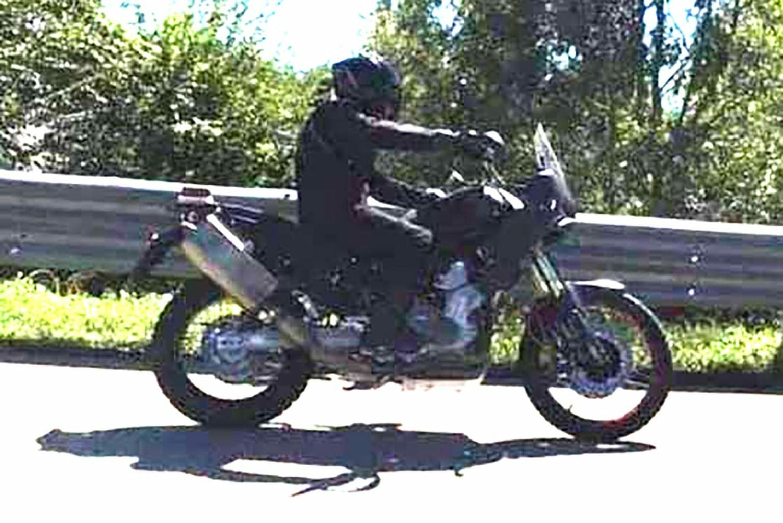 Aprilia Tuareg 660 pre-series version spotted Aprilia Tuareg 660 spy photo