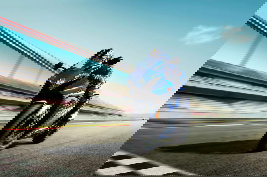 GSX R1000RZAM1 action10