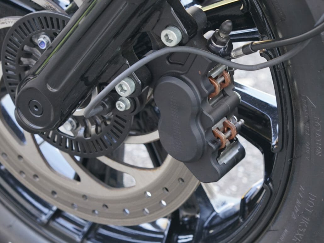 4-Kolben Bremssattel für Indian Scout Modelle 30 WK Indian Scout Bobber Bremszange 300dpi
