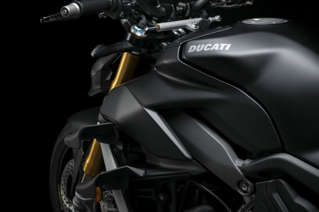 Ducati Streetfighter V4 for 2021 in friendly black 9 Ducati Streetfighter V4 S Dark Stealth 2021 19