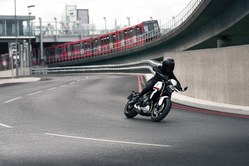 TRIUMPH Trident 660 vorgestellt – alle Daten und Infos 8 Trident Accessories Riding 1
