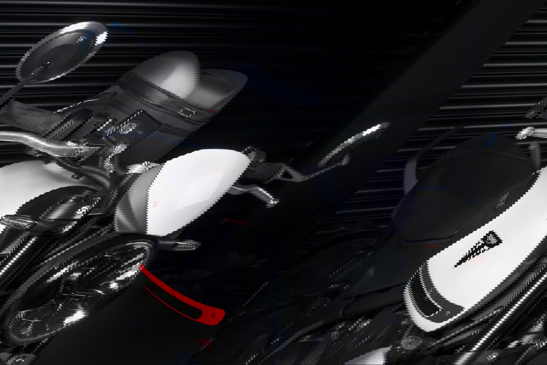 TRIUMPH Trident 660 vorgestellt – alle Daten und Infos 2 Trident Accessory Flyscreen and Mirrors