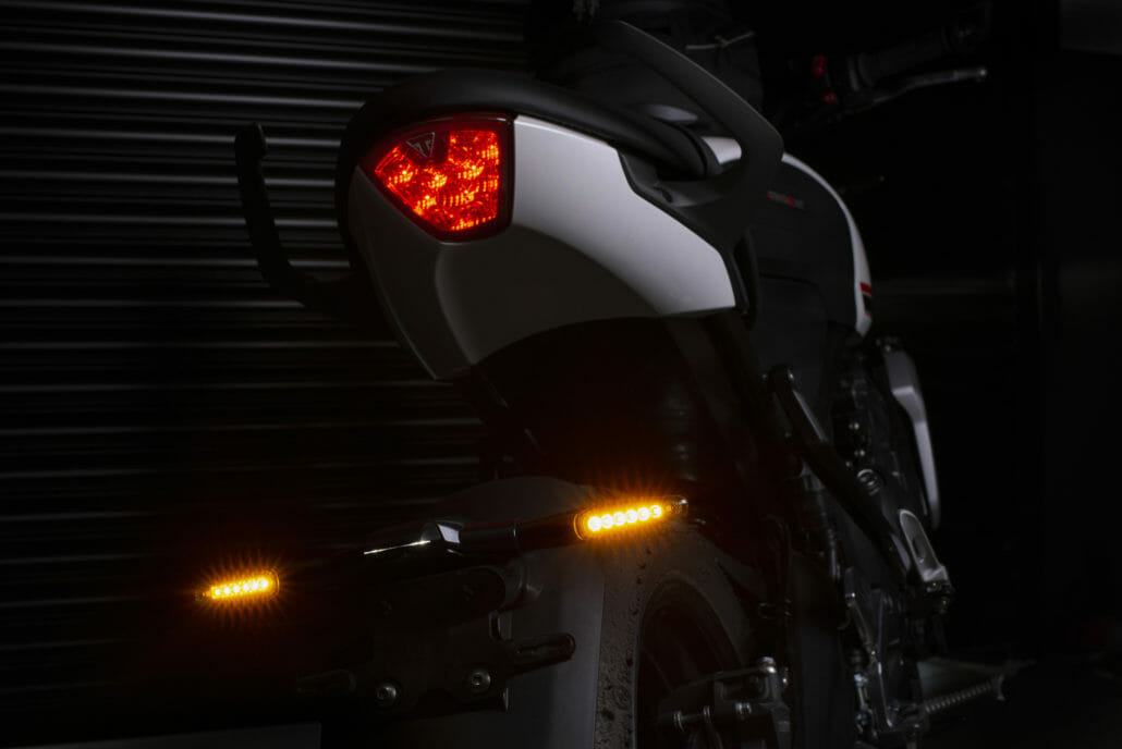 TRIUMPH Trident 660 vorgestellt – alle Daten und Infos 16 Trident Accessory Scrolling LED Indicators Rear 1