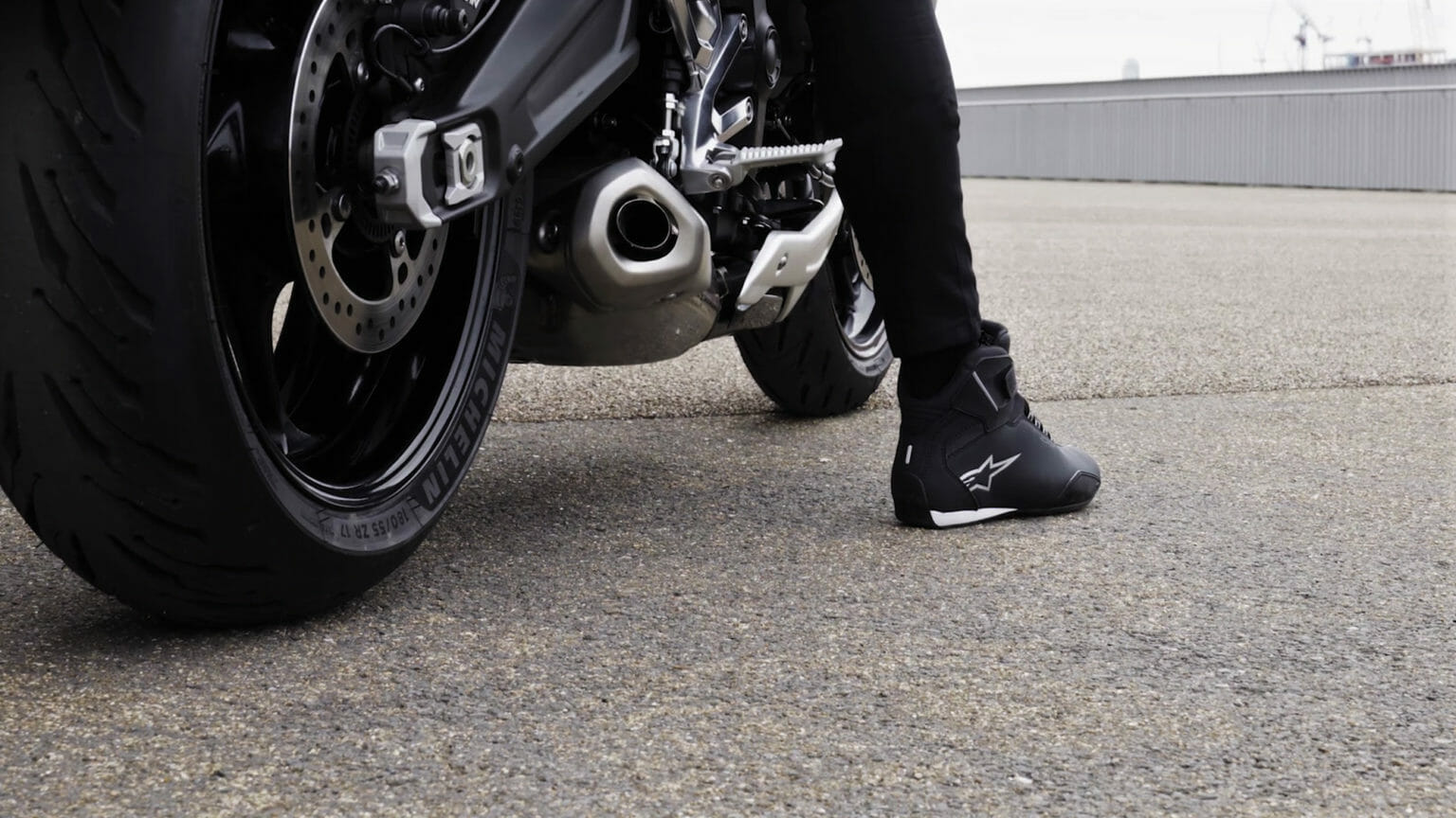 Rückruf: Triumph Trident könnte umkippen Trident Foot on Floor