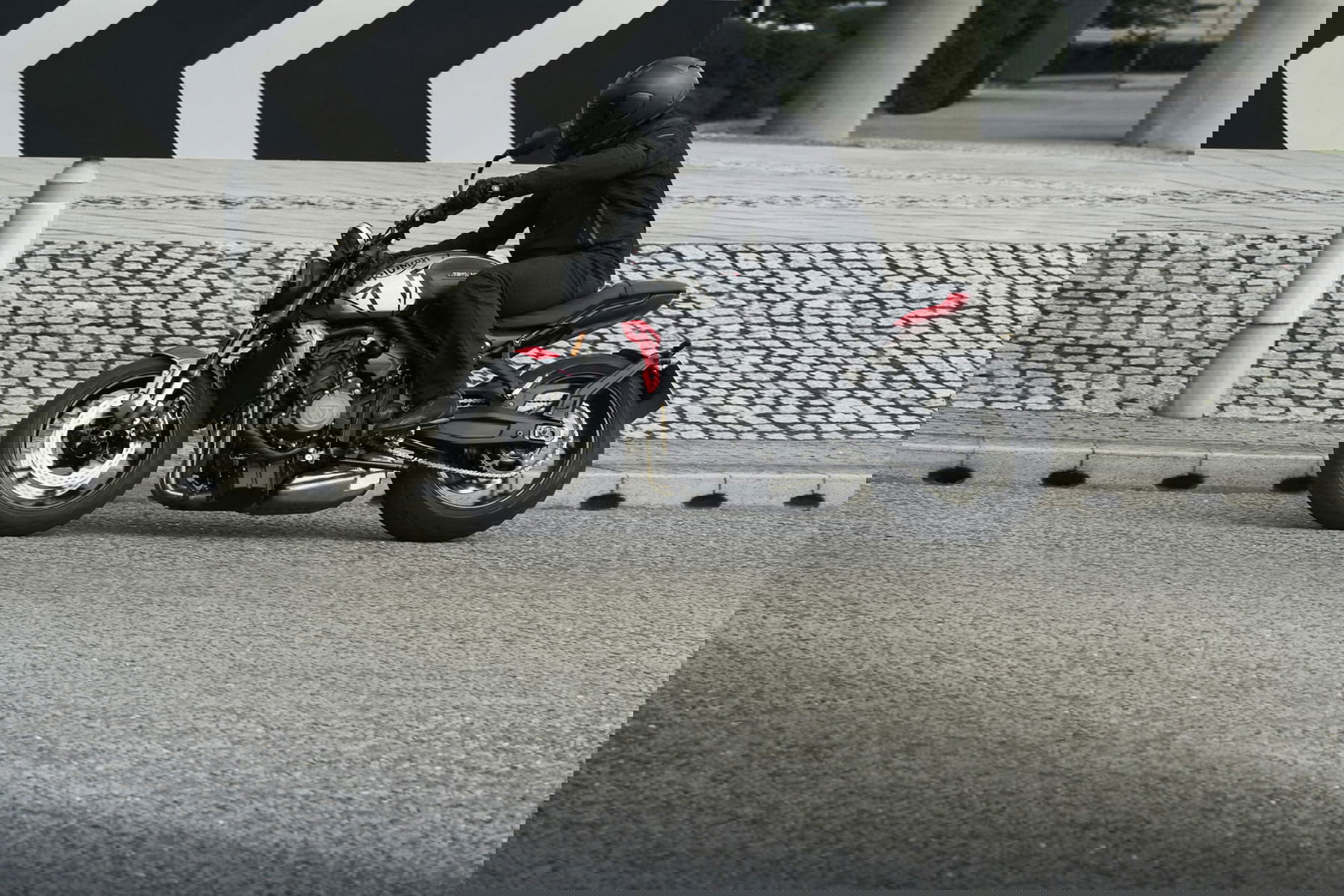 TRIUMPH Trident 660 vorgestellt – alle Daten und Infos 6 Trident Hero Riding 10