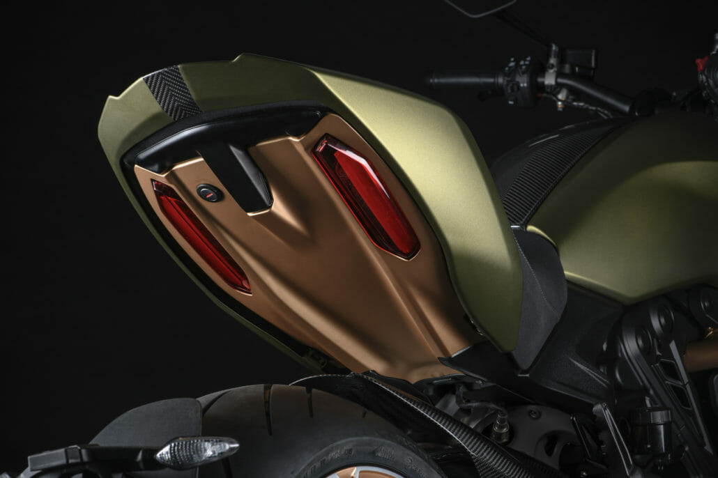 Ducati 1260 Diavel Lamborghini 2021 23