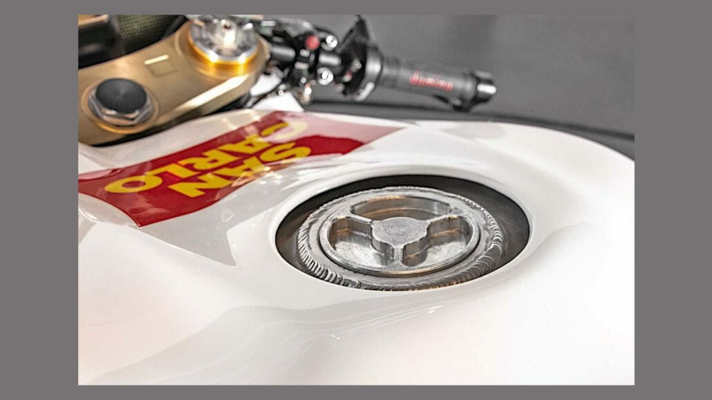 Test-Bike von Marco Simoncelli #58 wird verkauft 14 Marco Simoncelli Motorcycle 26