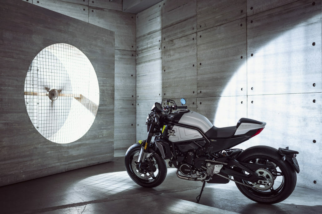 CFMoto 700 CL X Sport 1