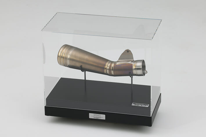 Endrohr von Marc Marquez` MotoGP Maschine für die Vitrine 42 HRC MM Auspuff 1