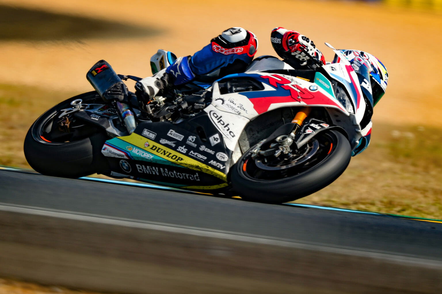 P90393812 highRes le mans fra 16th and 1