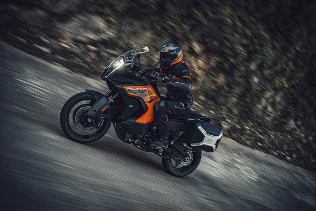 NEW - KTM 1290 Super Adventure S - 2021 4 KTM 1290 SUPER ADVENTURE S Action 4
