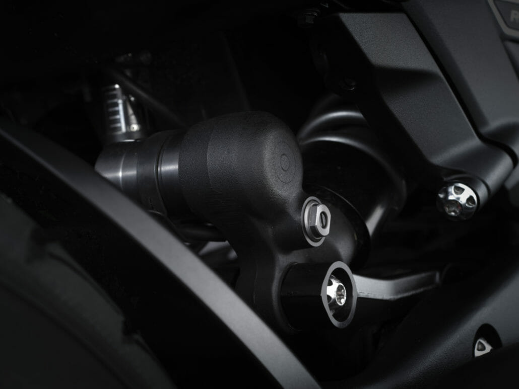 Triumph Rocket 3 R Black 17