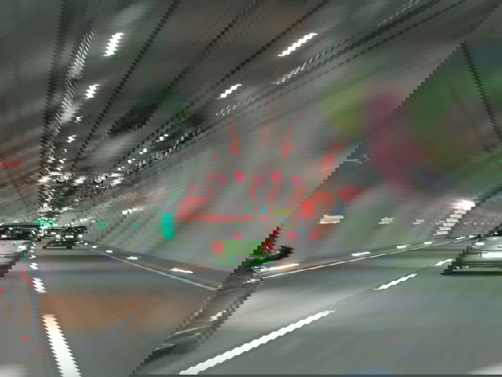 Tunnelbrandmeldung durch Motorradgruppe? auto 962083