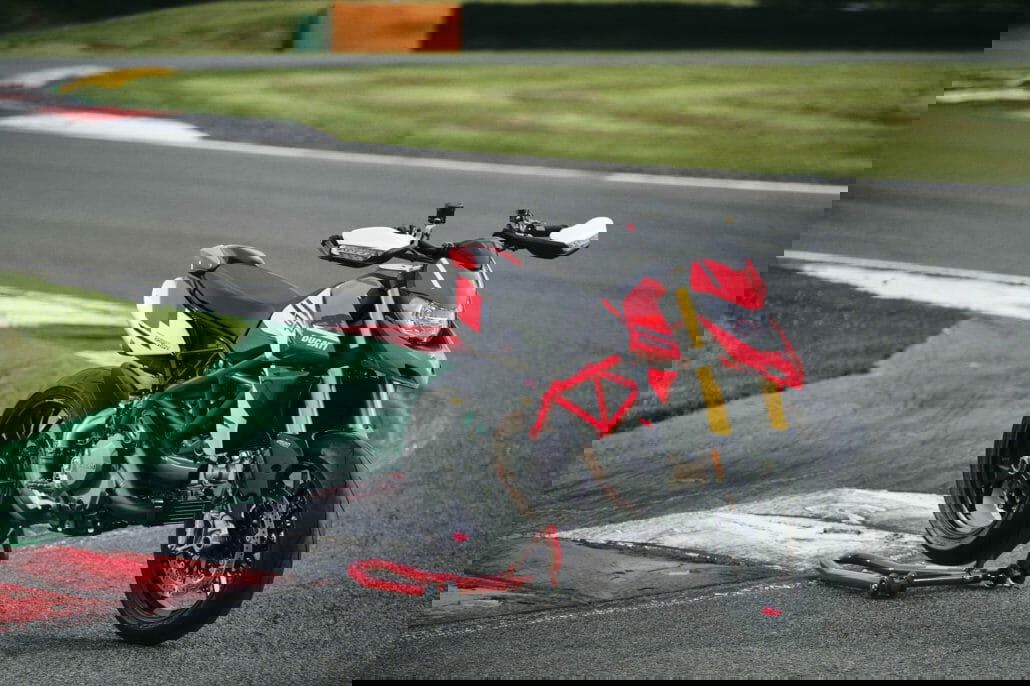 Ducati Hypermotard 950 Update 3 Ducati Hypermotard 950 SP 38 UC287662 High