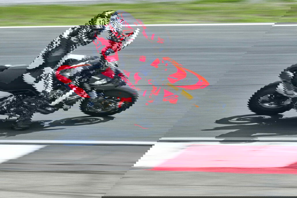 Ducati Hypermotard 950 Update 5 Ducati Hypermotard 950 SP 46 UC287651 High