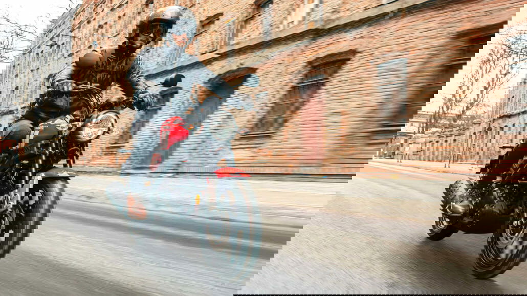 Yamaha introduces the XSR125, the latest Faster Son model. 12 Yamaha XSR125 2021 12 1