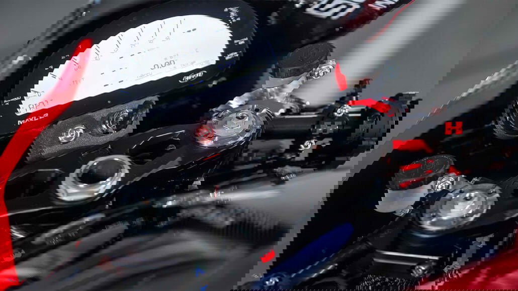 Dutch students build 200 hp electric motorcycle 38 Delta XE 10