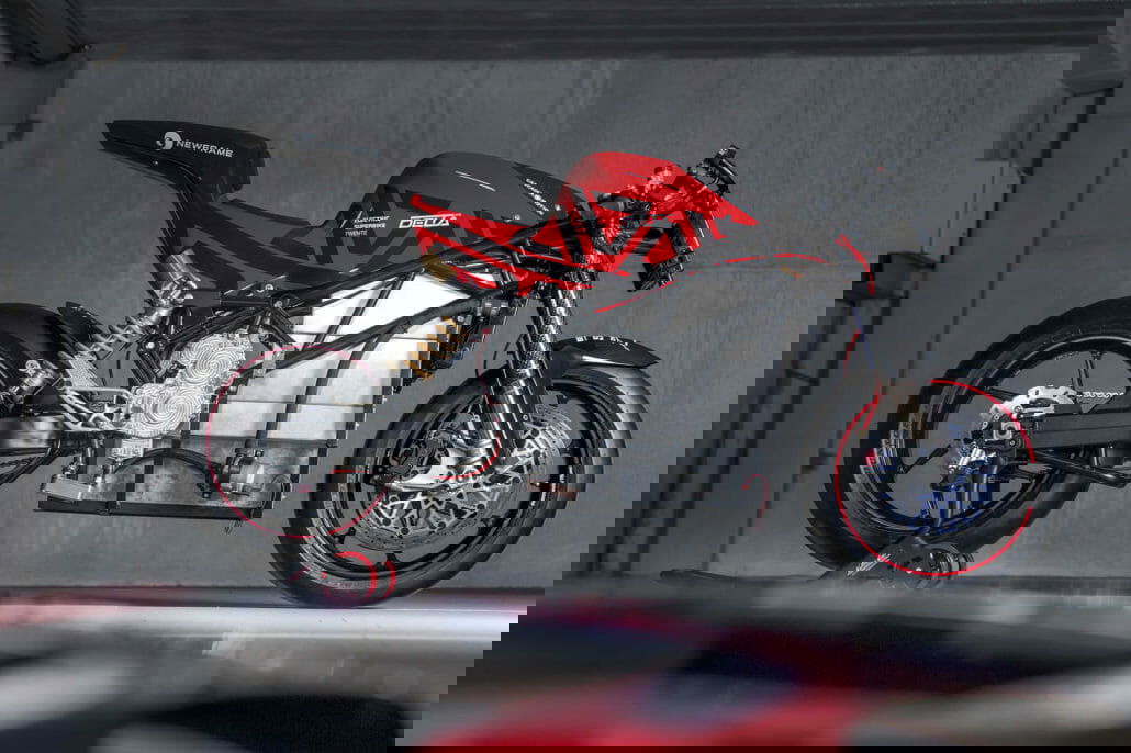 Dutch students build 200 hp electric motorcycle 32 Delta XE 4