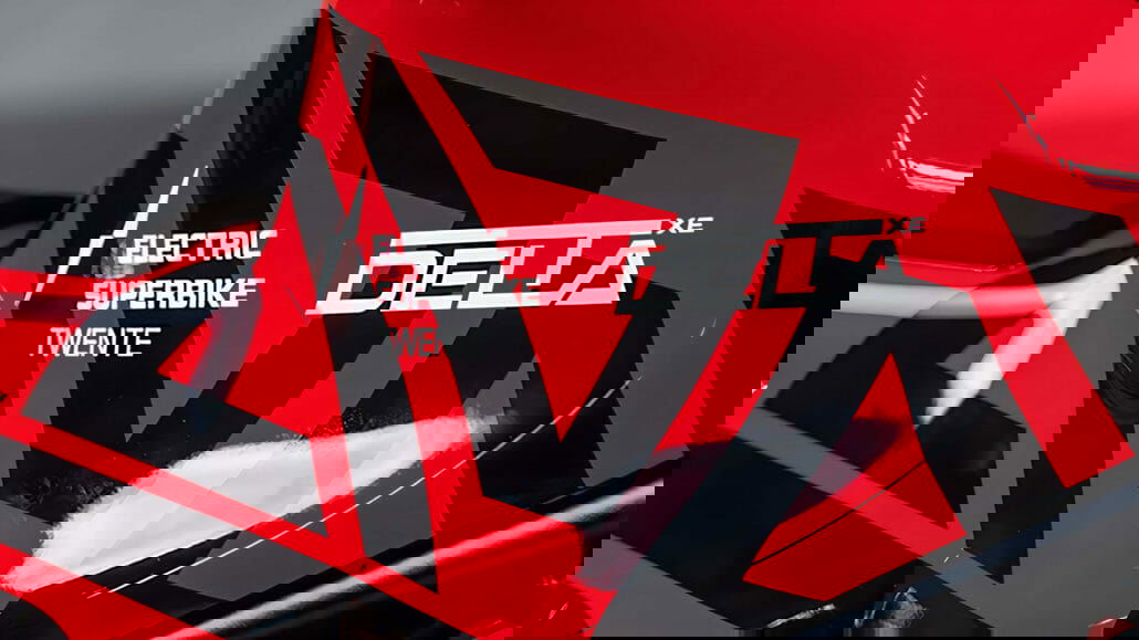 Dutch students build 200 hp electric motorcycle 33 Delta XE 5