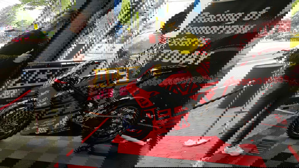 Dutch students build 200 hp electric motorcycle 36 Delta XE 8