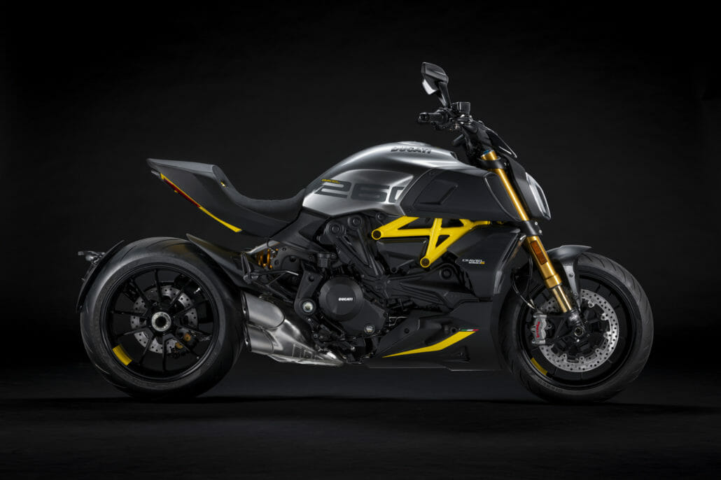 Ducati Diavel 1260 S Black and Steel 10