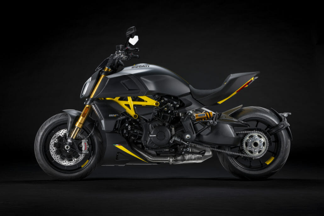 Ducati Diavel 1260 S Black and Steel 11