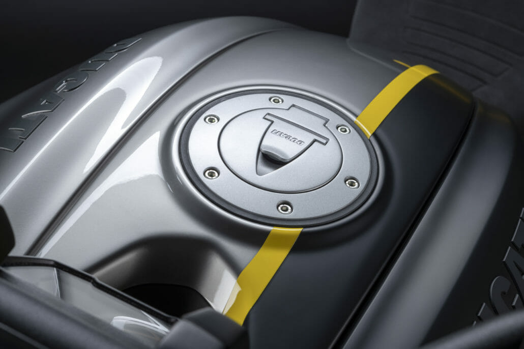 Ducati Diavel 1260 S Black and Steel 25