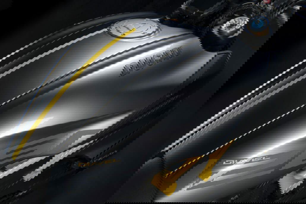 Ducati Diavel 1260 S Black and Steel 29