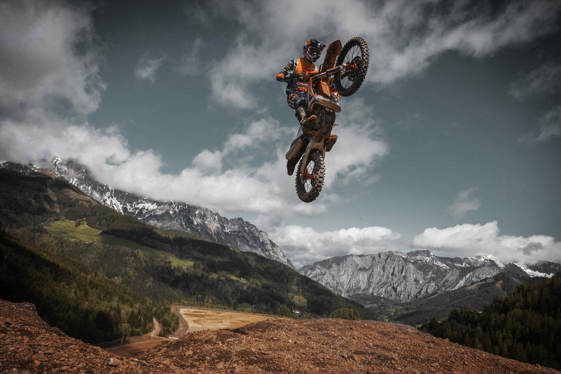 KTM Enduros Under Suspicion: What Really Lies Behind the "Alibi Registration" 4 KTM 300 EXC TPI im Einsatz