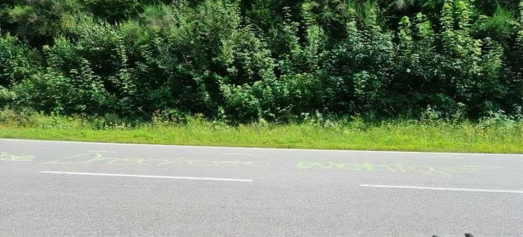 Hassnachrichten gegen Biker auf Straße gesprüht 4 237058160 4256667917727028 2917391403314759725 n