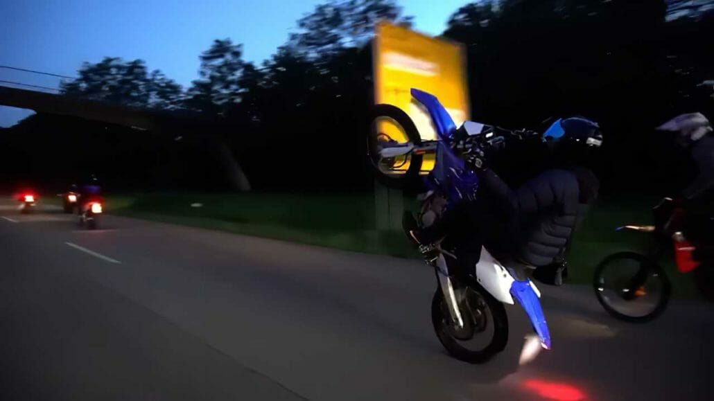 MOTORCYCLE NEWS.00 00 21 13.Standbild009