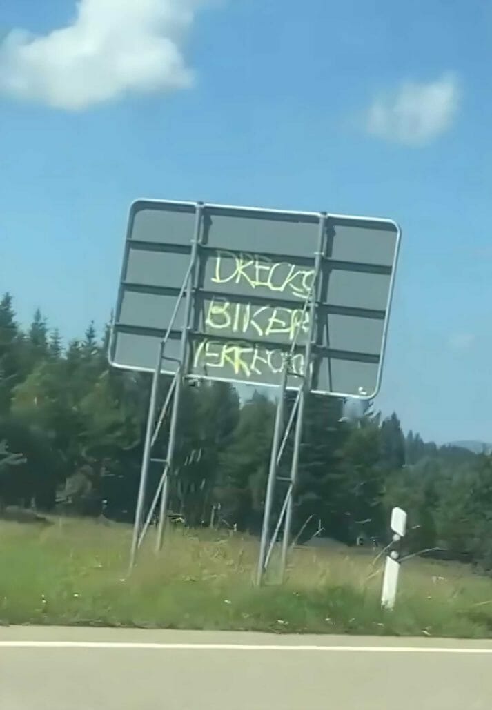 Nach Hassparolen Schmiermittel auf der B500? 3 image1