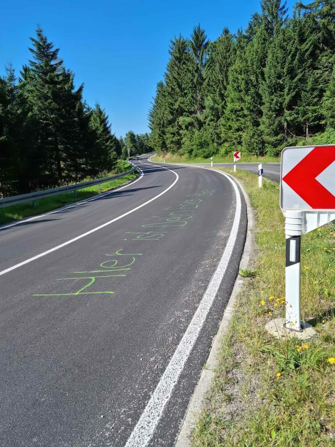 Nach Hassparolen Schmiermittel auf der B500? image2