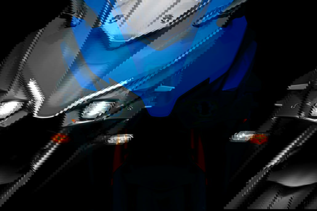 Die neue Suzuki GSX-S1000GT 44 GSX S1000GT M2 Headlights High