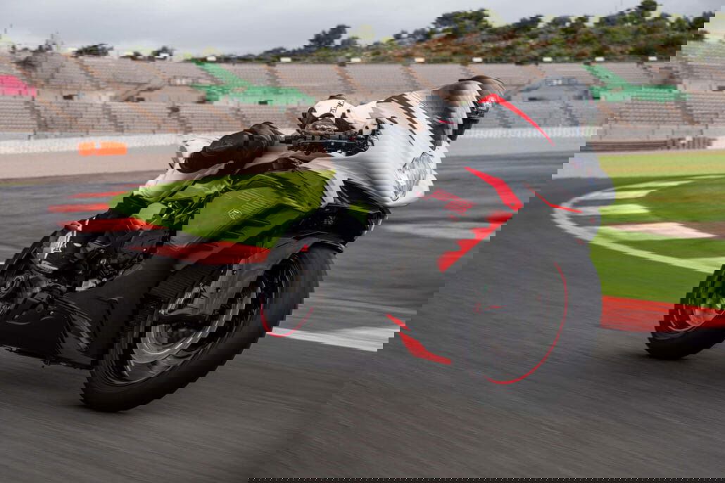 MV Agusta F3 RR - with new aerodynamics 2 MV Agusta F3 RR 17