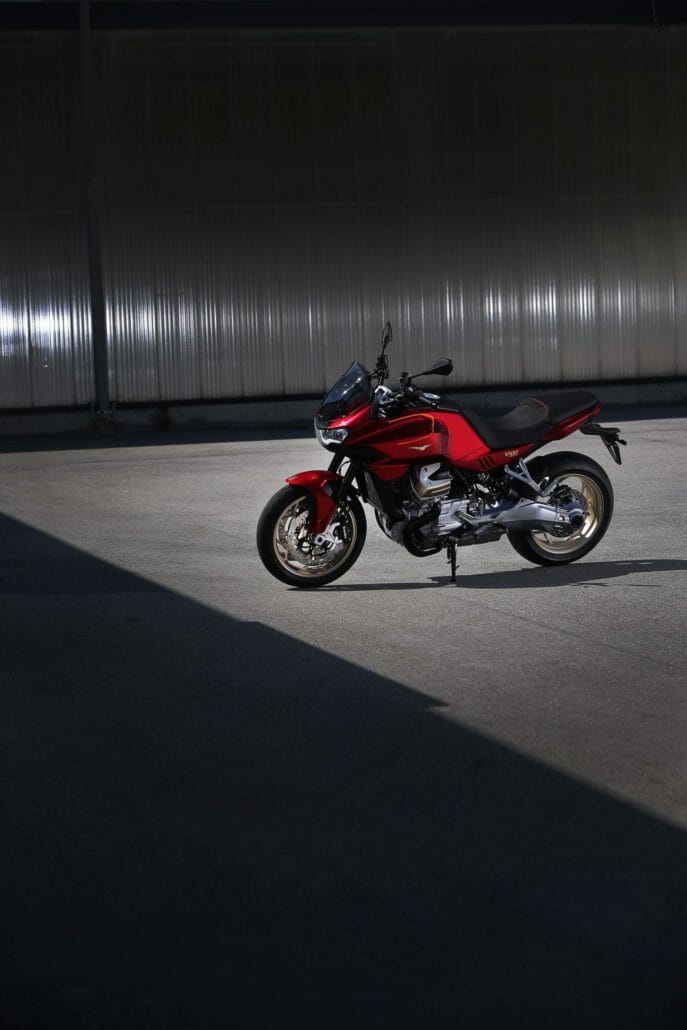 Moto Guzzi V100 Mandello 6