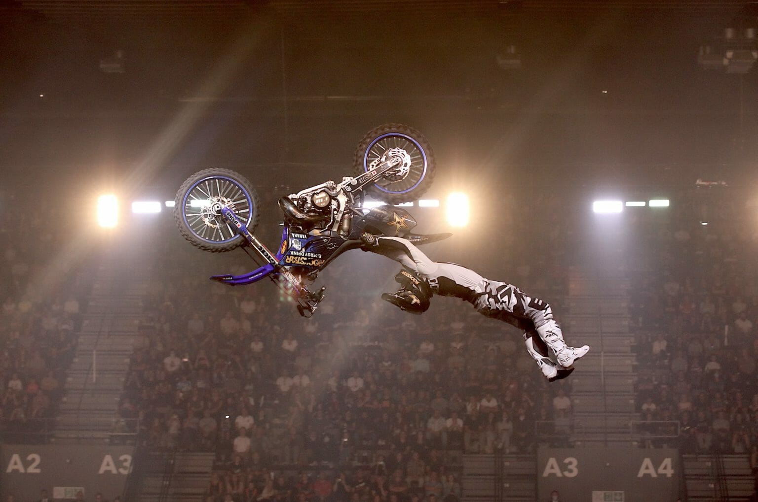 Spektakuläres Comeback der NIGHT of the JUMPs – Team Germany siegt bei der Freestyle of Nations Premiere in der Schweiz Rinaldo NOTJ Basel 1M8A2922 m