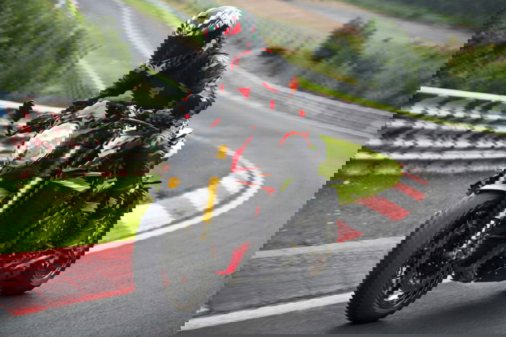 Nürburgring Nordschleife: Ab 2025 keine freien Touristenfahrten für Motorräder mehr BRUTALE 1000 NURBURGRING ACTION 11